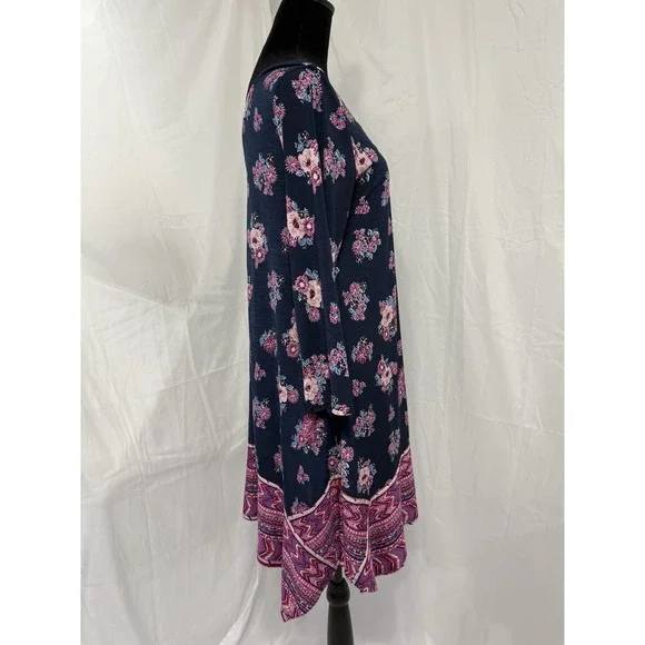 3 Pink Hearts‎ Brand  Multicolored Floral Design V-Neck Dress Size Medium - Picture 3 of 10